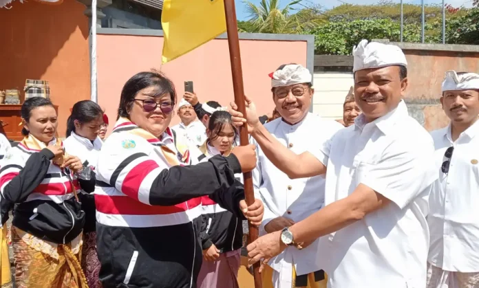 Sekda Provinsi Bali, Dewa Made Indra memberangkatkan kontingen Pramuka Berkebutuhan Khusus untuk kegiatan tingkat nasional di Cibubur