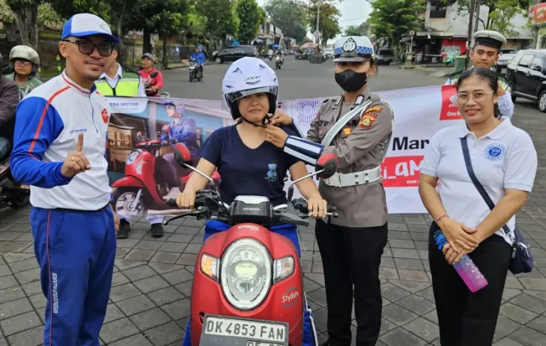 Astra Motor Bali bekerja sama dengan Kepolisian menggelar edukasi keselamatan berkendara yang melibatkan para siswa Duta SMA PGRI 2 Badung.