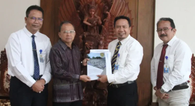 Rektor Universitas Udayana (Unud), Prof. I Ketut Sudarsana, menyampaikan perkembangan pelaksanaan program Satu Keluarga Satu Sarjana