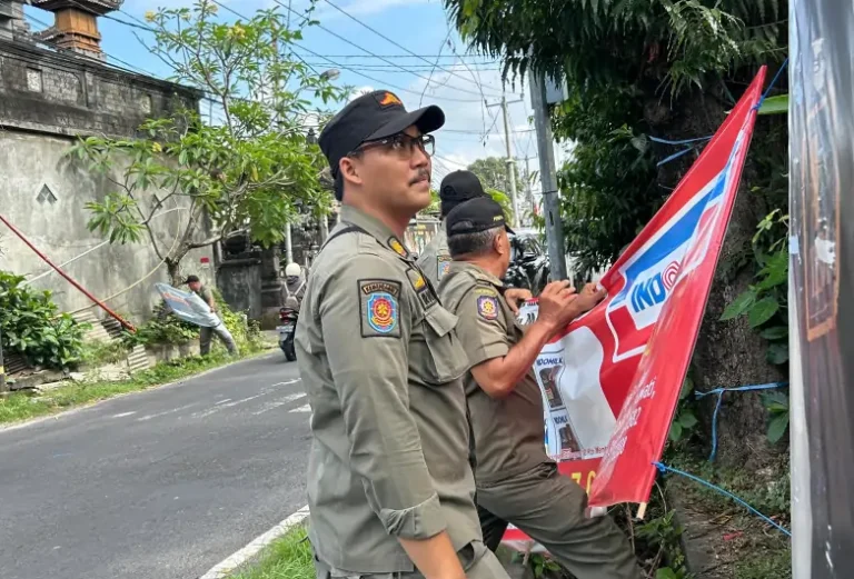Satuan Polisi Pamong Praja (Satpol PP) Kota Denpasar kembali melakukan operasi penertiban di sejumlah titik pada Senin 11 Agustus 2025.