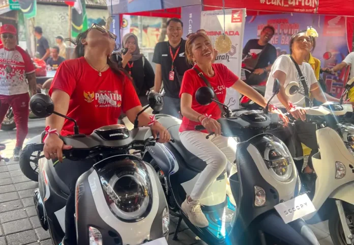 Dealer Honda Heronusa Tuban menggelar acara spesial bertajuk Merdeka Berkreasi Bareng Scoopy di Banjar Pemamoran, Kuta.