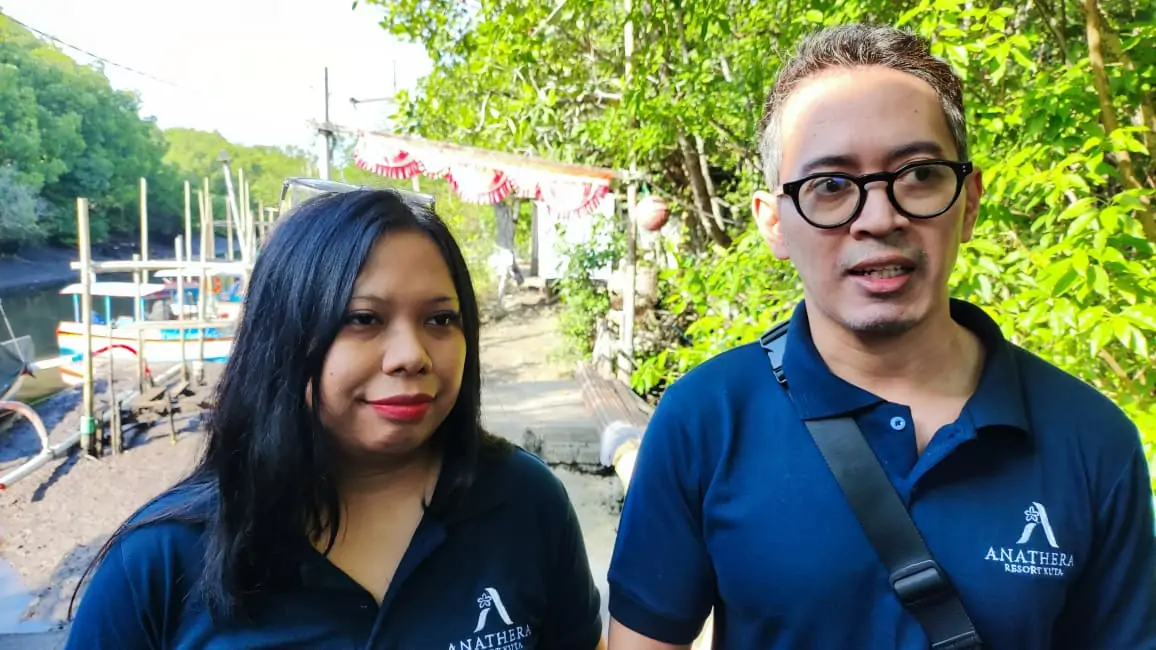 Human Resources Manager Anathera Resort Kuta, Made Wanda Balaputra didampingi Fitri Amalia Rhamadani Marketing Communication Executive Anathera Resort Kuta saat diwawancara pada Kamis (14/8/2025)