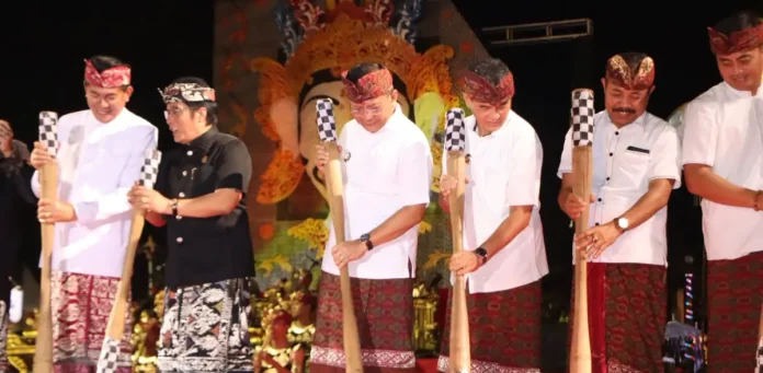 Buleleng Festival 2025 resmi dibuka Wakil Gubernur Bali, I Nyoman Giri Prasta, menandai kembalinya festival budaya terbesar di Bali