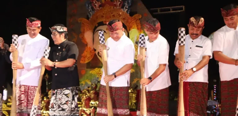 Buleleng Festival 2025 resmi dibuka Wakil Gubernur Bali, I Nyoman Giri Prasta, menandai kembalinya festival budaya terbesar di Bali