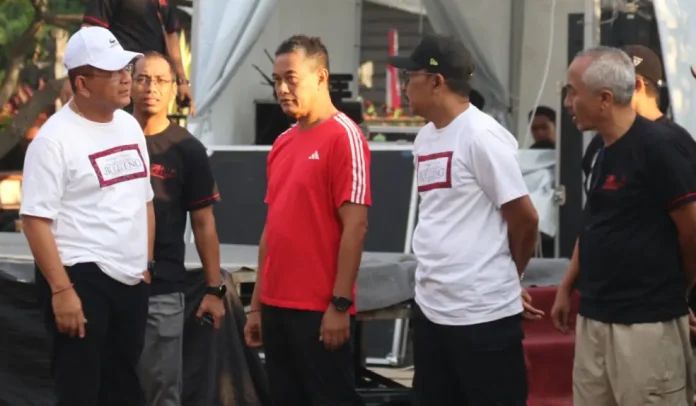 Bupati Buleleng, I Nyoman Sutjidra, menyampaikan apresiasi terhadap kerja keras para relawan “Green Force” menjaga kebersihan Bulfest 2025.