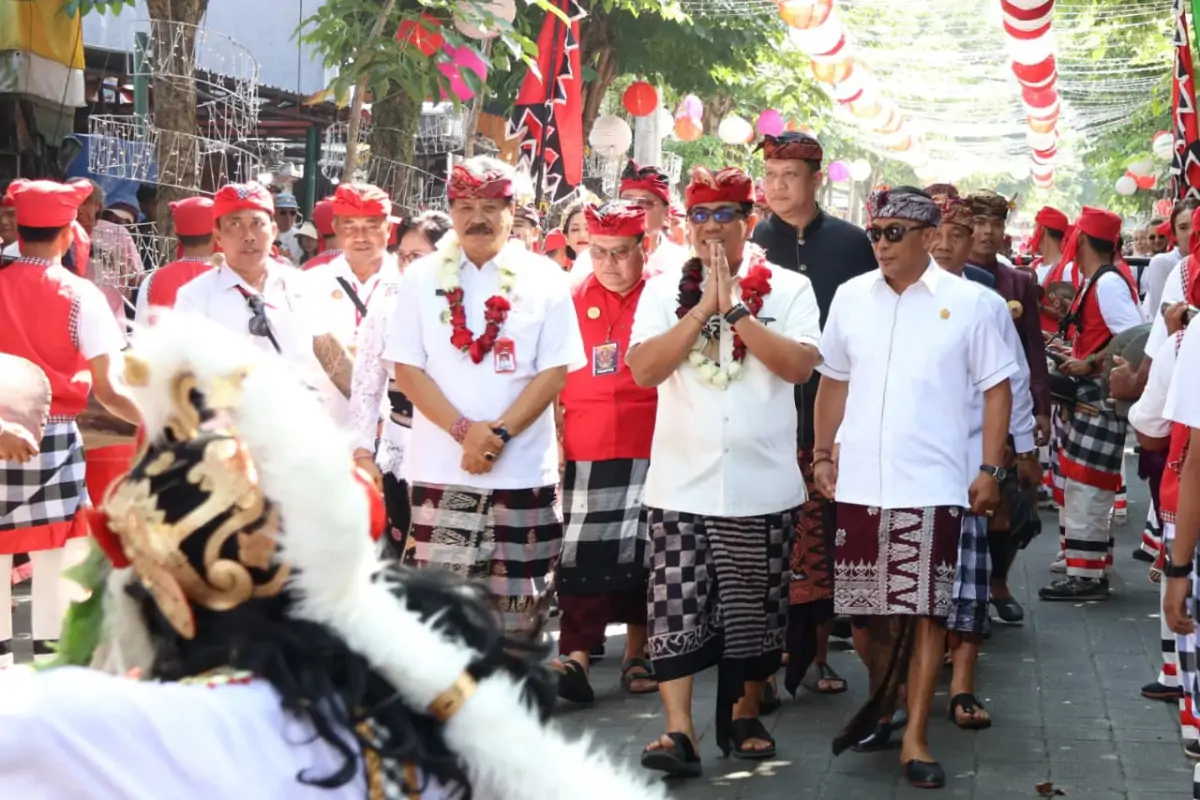 Bupati Tabanan, I Komang Gede Sanjaya, menutup Tanah Lot Art & Food Festival #6 dan mendorong agar festival ini terus menjadi ajang pelestarian budaya dan penguatan ekonomi lokal.