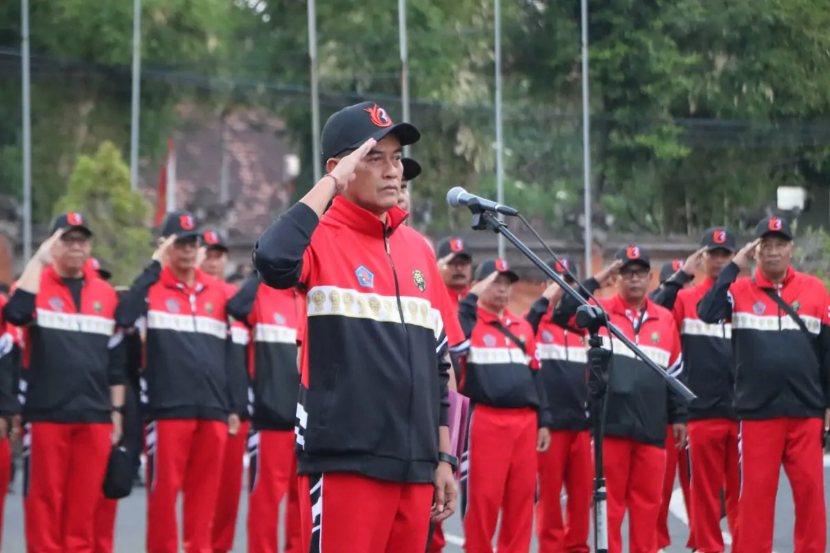 Wakil Bupati Buleleng melepas kontingen Porprov 2025 dan menegaskan komitmen pemkab dalam mendukung prestasi atlet dengan target peningkatan medali emas.
