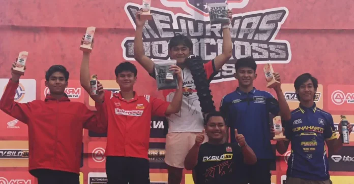 Pada seri kelima Kejurnas Motocross Indonesia 2025 kelas MX2 yang berlangsung di Sirkuit MX Akarmas Sumbing Mountain, Wonosobo, Jawa Tengah
