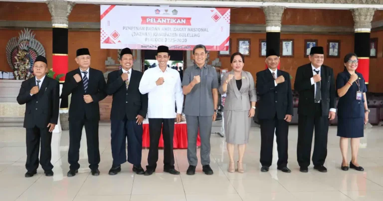 Wakil Bupati Buleleng, Gede Supriatna, melantik pimpinan Baznas Kabupaten Buleleng periode 2025-2030 untuk meningkatkan pengelolaan zakat demi kesejahteraan masyarakat.