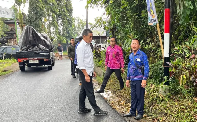 Akses utama menuju Desa Sekumpul, Kecamatan Sawan Pemerintah Kabupaten Buleleng menuntaskan proyek perbaikan jalan sepanjang 2,4 kilometer.