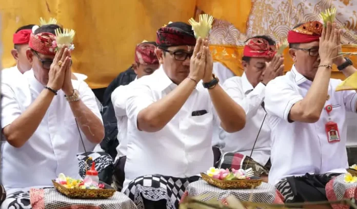 Bupati Tabanan, Dr. I Komang Gede Sanjaya, menghadiri rangkaian Ngupasaksi Upacara Karya Agung Desa Sembung Gede, Kecamatan Kerambitan Bupati Tabanan, Dr. I Komang Gede Sanjaya, menghadiri rangkaian Ngupasaksi Upacara Karya Agung Desa Sembung Gede, Kecamatan Kerambitan