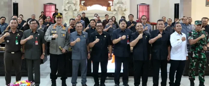 Bupati Tabanan, Dr. I Komang Gede Sanjaya, S.E., M.M., menghadiri Rapat Paripurna ke-20 Masa Persidangan III Tahun Sidang 2025
