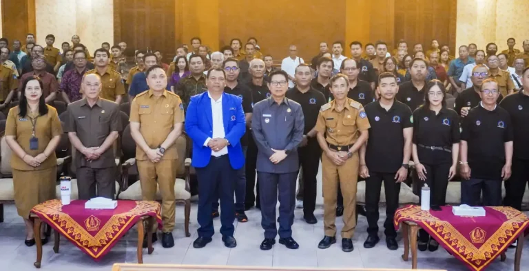 Bupati Wayan Adi Arnawa membuka secara resmi Bimtek Peningkatan Kapasitas LPM se-Badung Tahun 2025 di Ruang Rapat Kerta Gosana, Puspem Badung, Senin (29/9).