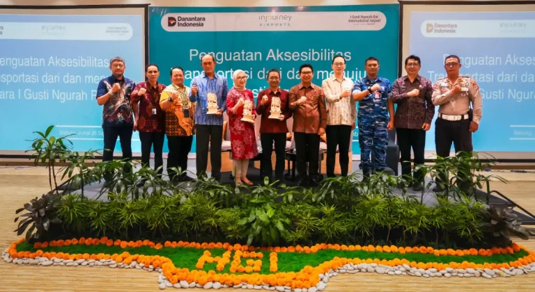 Bupati Wayan Adi Arnawa saat menghadiri Forum Group Discussion “Penguatan Aksesibilitas Transportasi dari dan Menuju Bandara I Gusti Ngurah Rai” di Hotel Hilton Garden Inn Bali Ngurah Rai Airport, Jumat (26/9).