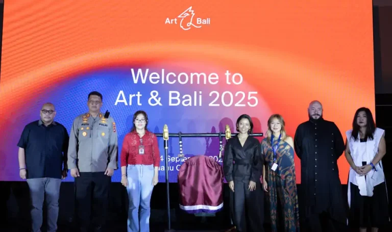 Pulau Bali kembali mencatat sejarah. Untuk pertama kalinya, sebuah pameran seni internasional bertajuk Art & Bali 2025 resmi digelar di Nuanu Creative City