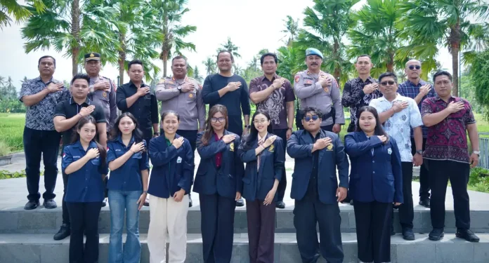 Wabup Bagus Alit Sucipta bersama Kapolres Badung AKBP M. Arif Batubara menggelar tatap muka dengan BEM Kabupaten Badung dan LSM Jarrak Bali, di Restoran Sunfield, Desa Darmasaba, Abiansemal, Jumat (5/9).