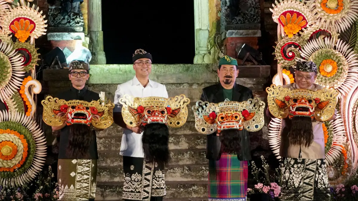 Sekda Surya Suamba menghadiri sekaligus membuka Taman Ayun Barong Festival Superstar 2025 di Madya Mandala Pura Taman Ayun, Mengwi, Badung, Sabtu (27/9).