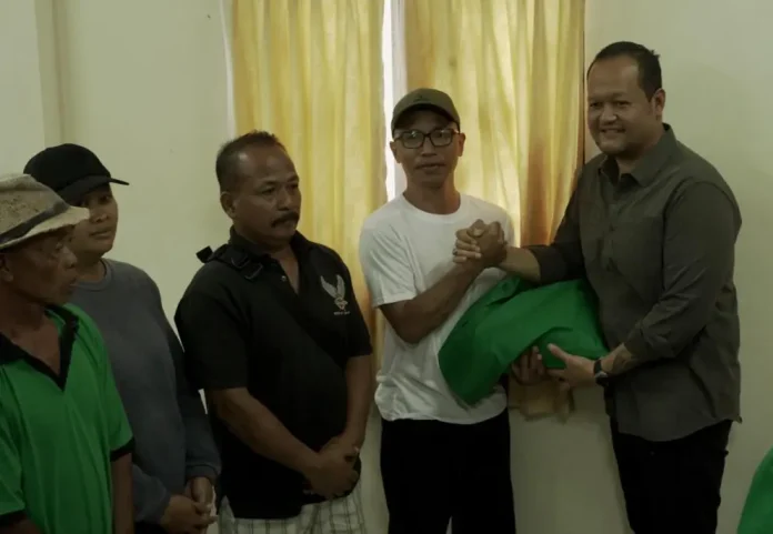 Wakil Bupati Badung, Bagus Alit Sucipta, menyerahkan secara langsung 100 paket bantuan sembako kepada masyarakat di Kelurahan Sading, Kecamatan Mengwi, Jumat 12 September 2025, bertempat di Kantor Lurah Sading.