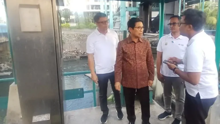 Bupati Adi Arnawa Tinjau Trash Rack Tukad Mati dan Pelebaran Jalan Teuku Umar Barat