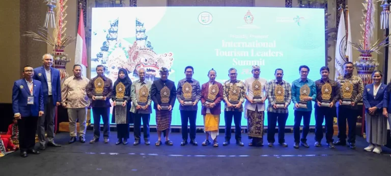 Bupati Badung I Wayan Adi Arnawa saat menghadiri acara (ITLS) Tahun 2025 di Trans Hotel & Resort Badung, Kelurahan Kerobokan Kelod, Kuta Utara, Sabtu (27/9).
