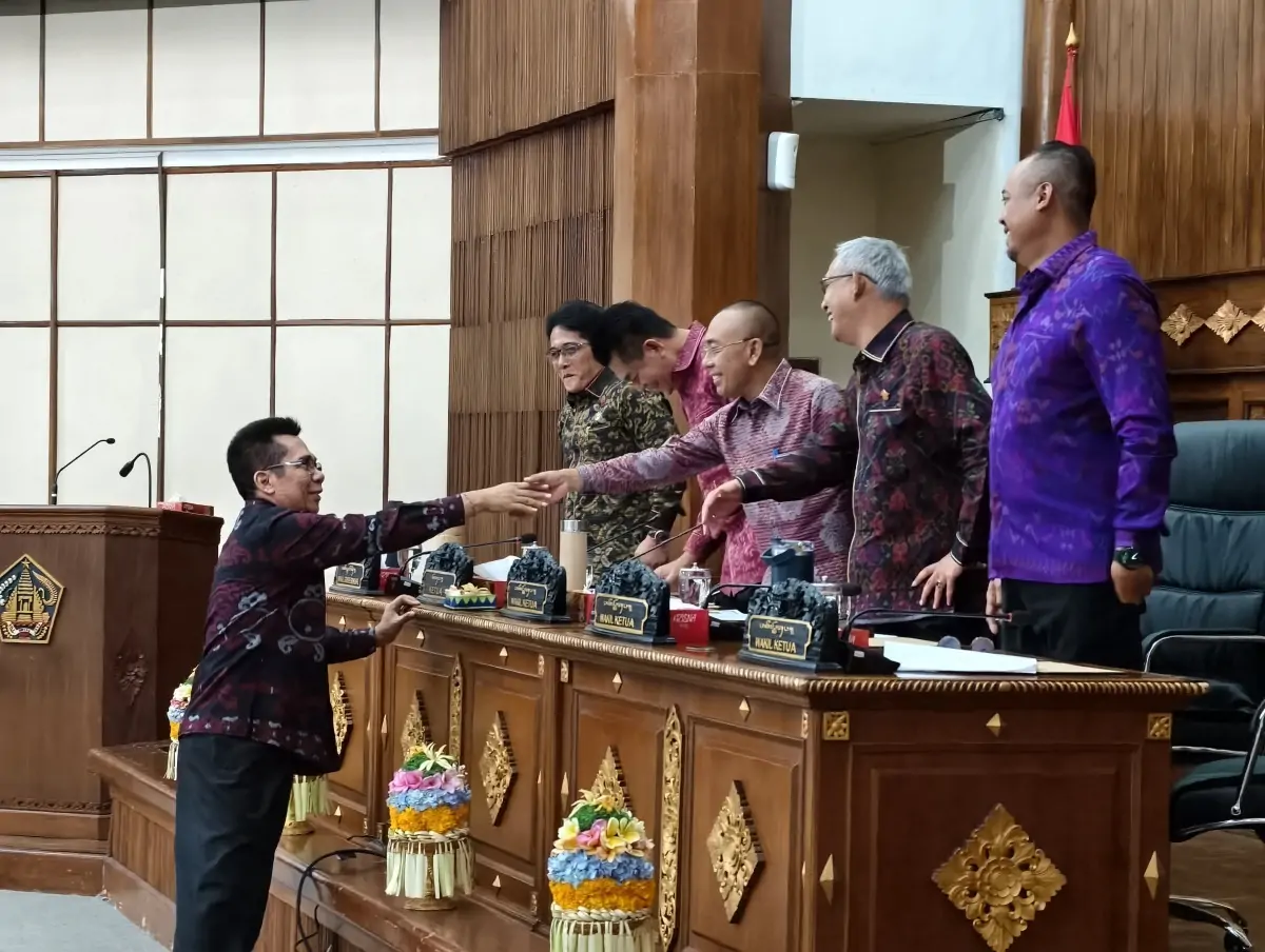 DPRD Provinsi Bali menggelar rapat paripurna untuk membahas dua Ranperda inisiatif terkait keterbukaan informasi publik dan layanan transportasi pariwisata berbasis aplikasi.