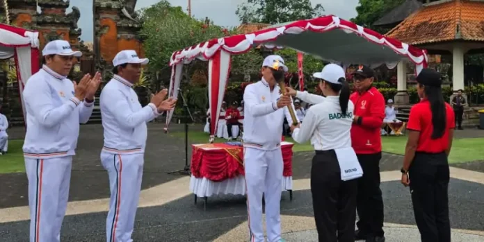 Suasana semarak mewarnai prosesi kirab Api Obor Pekan Olahraga Provinsi (Porprov) Bali XVI 2025 saat tiba di Kabupaten Badung