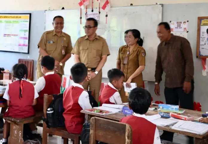 Wali Kota Denpasar, I Gusti Ngurah Jaya Negara, meninjau langsung Gedung SD Negeri 7 Peguyangan, Senin 8 September 2025. Wali Kota Denpasar, I Gusti Ngurah Jaya Negara, meninjau langsung Gedung SD Negeri 7 Peguyangan, Senin 8 September 2025.