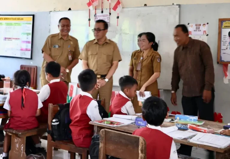 Wali Kota Denpasar, I Gusti Ngurah Jaya Negara, meninjau langsung Gedung SD Negeri 7 Peguyangan, Senin 8 September 2025.