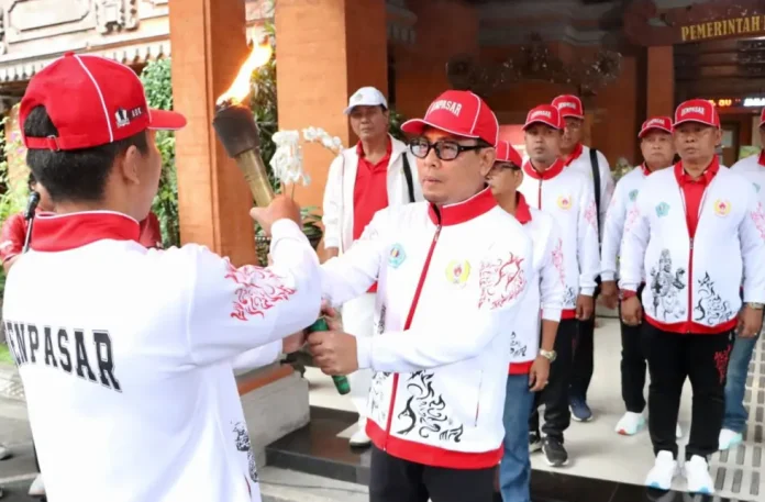 Kirab Api Obor Pekan Olahraga Provinsi (Porprov) Bali XVI tahun 2025 tiba di Kota Denpasar pada Senin 8 September 2025