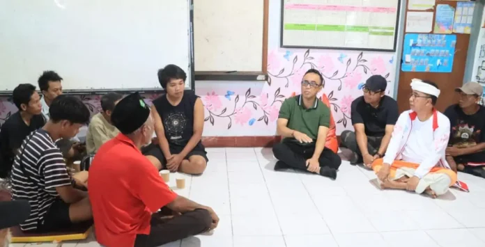 Pemerintah Kota Denpasar berkomitmen mendukung pendidikan siswa yang terdampak banjir dengan menyalurkan bantuan berupa buku hingga sepatu.