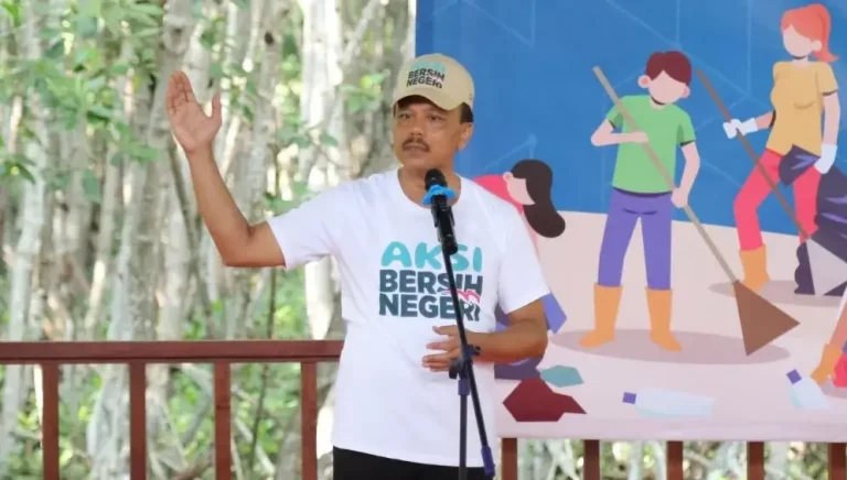 Sekretaris Daerah Provinsi Bali, Dewa Made Indra, mengimbau seluruh lapisan masyarakat berpartisipasi aktif dalam World Cleanup Day 2025