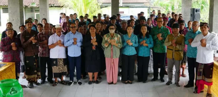 Putri Suastini Koster, hadir sebagai narasumber dalam sosialisasi percepatan program Pembatasan Penggunaan Plastik Sekali Pakai (PPPPSP) dan PSBS