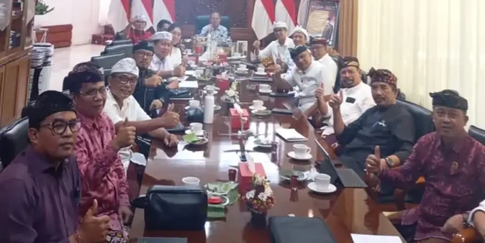 Pansus TRAP DPRD Bali Rapat dengan Gubernur Koster, Tegaskan Penindakan Pelanggaran Tata Ruang Pansus TRAP DPRD Bali Rapat dengan Gubernur Koster, Tegaskan Penindakan Pelanggaran Tata Ruang