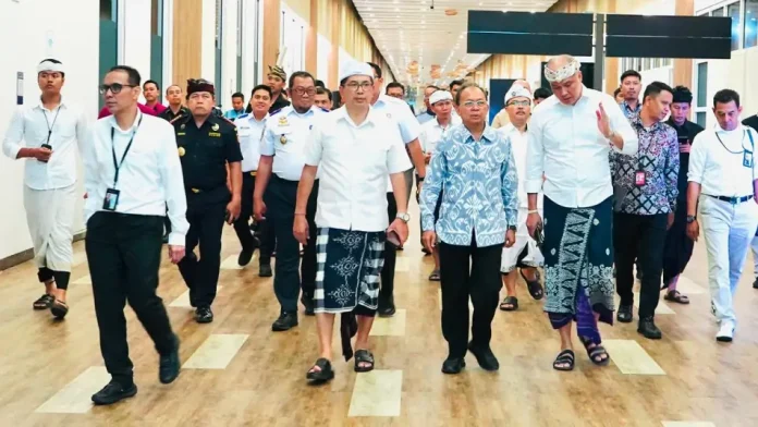 Bandara Internasional I Gusti Ngurah Rai kembali menjadi sorotan dalam rapat evaluasi yang dipimpin langsung oleh Gubernur Bali Wayan Koster