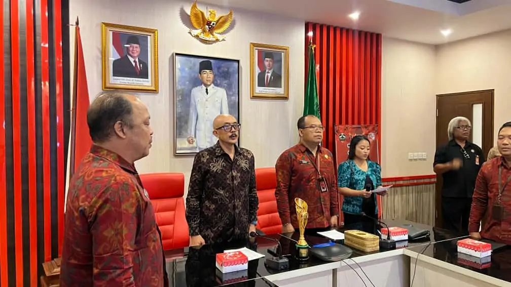 Wabup Diar membuka webinar pengembangan inovasi daerah dan mengajak seluruh perangkat daerah serta unit kerja untuk meningkatkan partisipasi dalam menciptakan inovasi demi menjadikan Bangli kabupaten terinovatif.