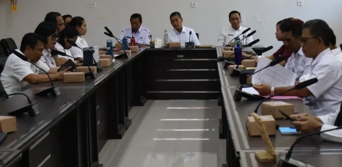 Wakil Bupati Buleleng, Gede Supriatna menekankan pentingnya kolaborasi antar OPD dalam menurunkan angka stunting, khususnya pada balita