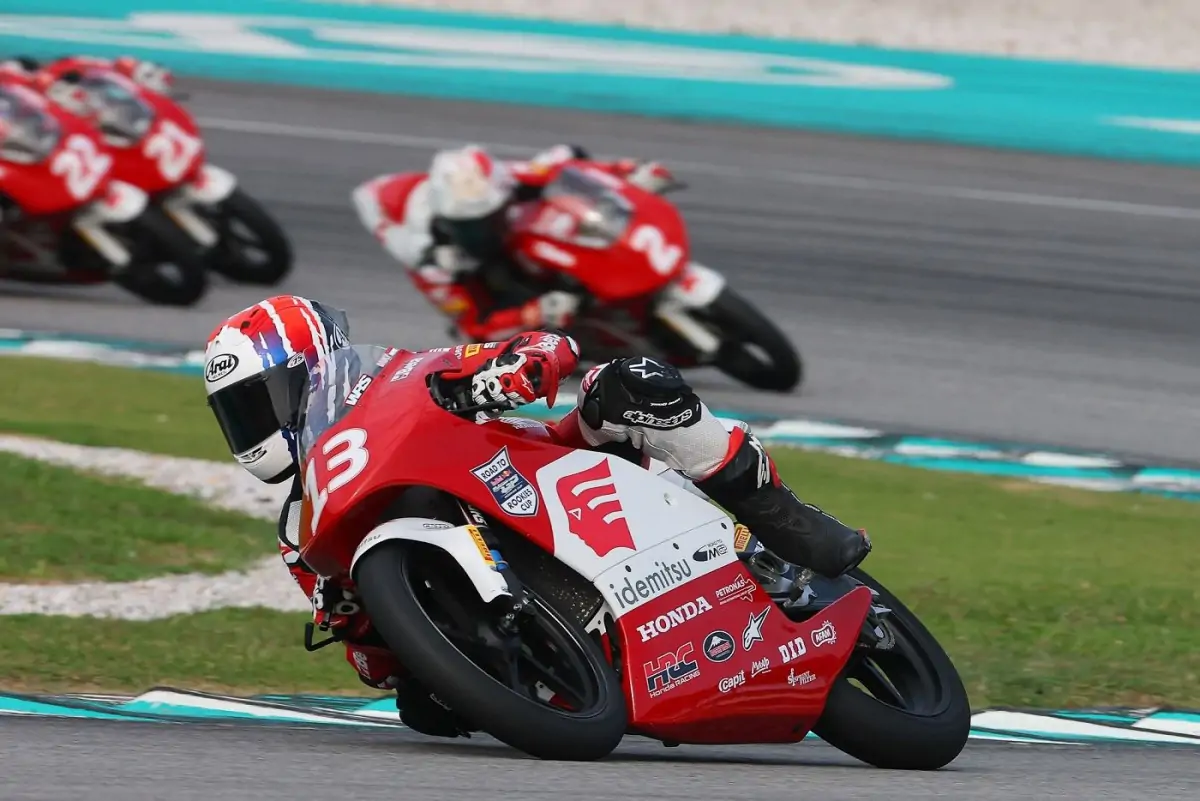 Empat pebalap Indonesia tim binaan PT Astra Honda Motor kembali berlaga pada putaran keempat Idemitsu Asia Talent Cup (IATC) 2025 di Motegi