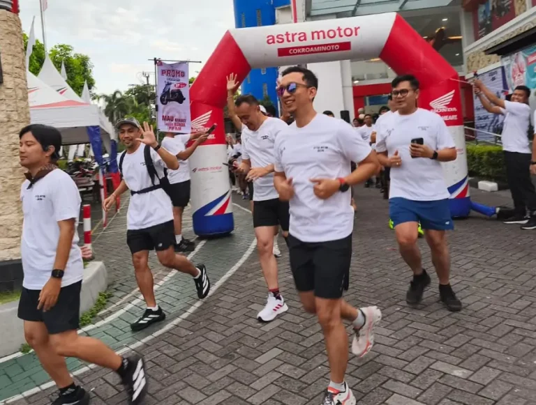 Ratusan konsumen setia Honda memadati Astra Motor Center Denpasar pada Minggu 28 September 2025 untuk mengikuti Astra Motor Run 2025