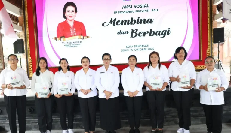 Sebanyak 50 kader Posyandu Kota Denpasar mengikuti kegiatan pembinaan dan penyerahan bantuan yang digelar Tim Pembina Posyandu Provinsi Bali
