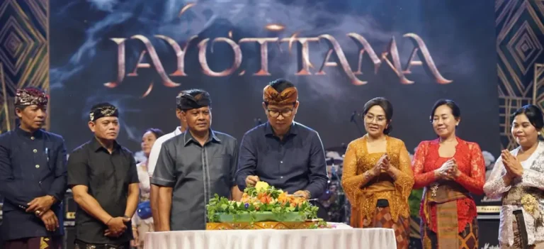 Perayaan HUT ke-100 yang mengusung tema “Jayottama” bermakna keberhasilan menuju kemakmuran, berlangsung meriah di Lapangan Serma Anom Puspa