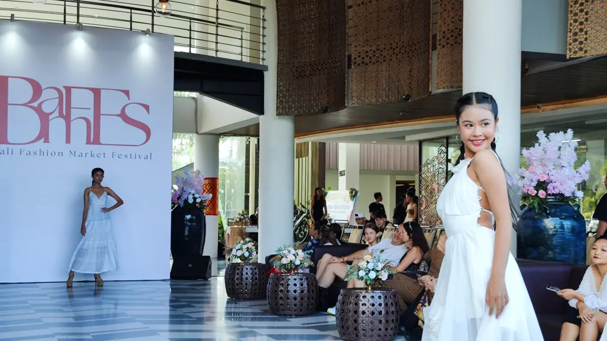 Dunia fashion dan UMKM Bali bersatu dalam satu panggung melalui peluncuran perdana Bali Fashion Market Festival (BAMFES) 2025 yang digelar di Swiss-Belresort Pecatu, Badung pada Minggu 26 Oktober 2025.