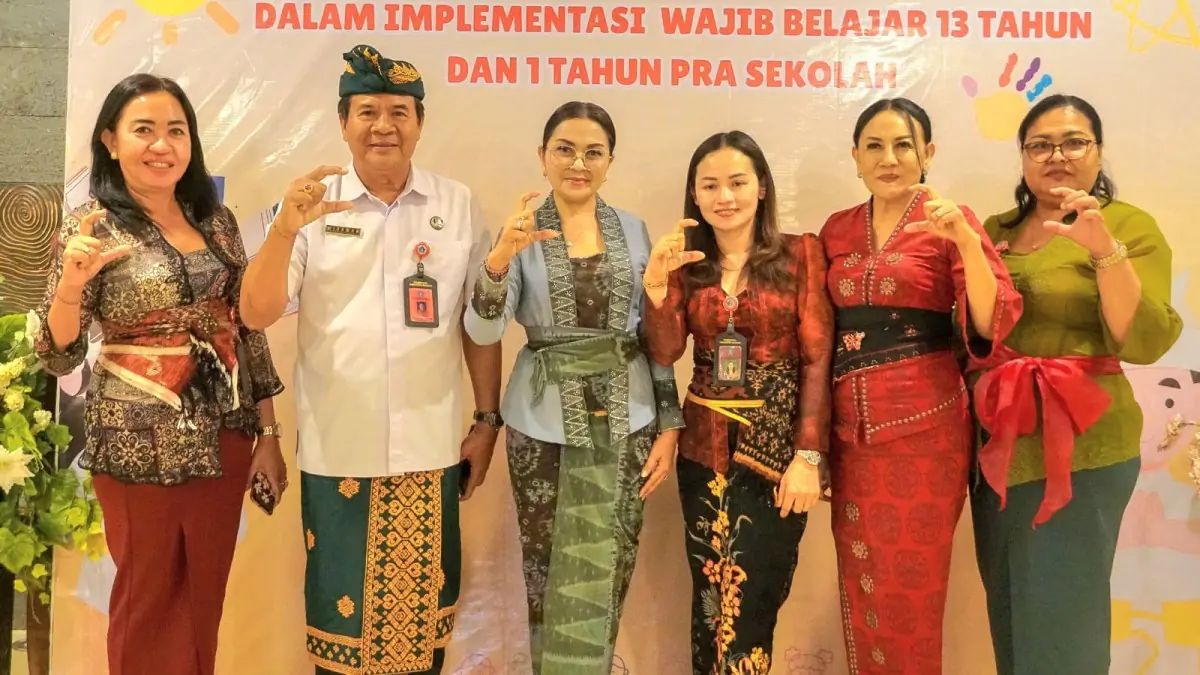 Bunda PAUD Kabupaten Badung, Rasniathi Adi Arnawa, menghadiri kegiatan Penguatan Peran Bunda PAUD dalam Implementasi Wajib Belajar 13 Tahun