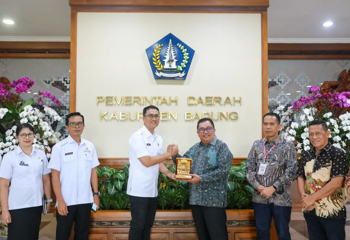 Sekda Badung, IB. Surya Suamba menerima Rombongan dari Kabupaten Takalar Provinsi Sulawesi Selatan yang dipimpin langsung Bupati Mohammad Firdaus Daeng Manye di Ruang Nayaka Gosana I, Puspem Badung, Rabu (22/10).
