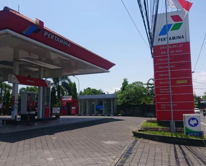 Pertamina Patra Niaga menindak tegas SPBU di Badung yang terlibat penyalahgunaan BBM subsidi dan menegaskan komitmennya menjaga penyaluran agar tepat sasaran.