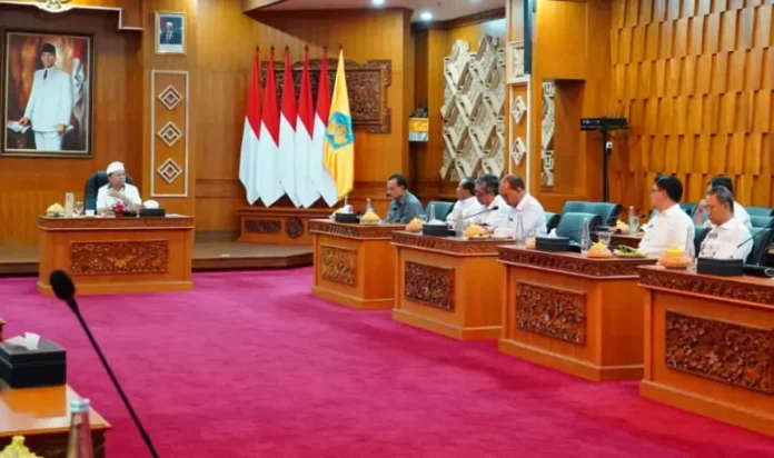 Gubernur Bali Wayan Koster menyerukan perlunya pembenahan mendasar dalam sistem Online Single Submission – Risk Based Approach (OSS RBA). Gubernur Bali Wayan Koster menyerukan perlunya pembenahan mendasar dalam sistem Online Single Submission – Risk Based Approach (OSS RBA).