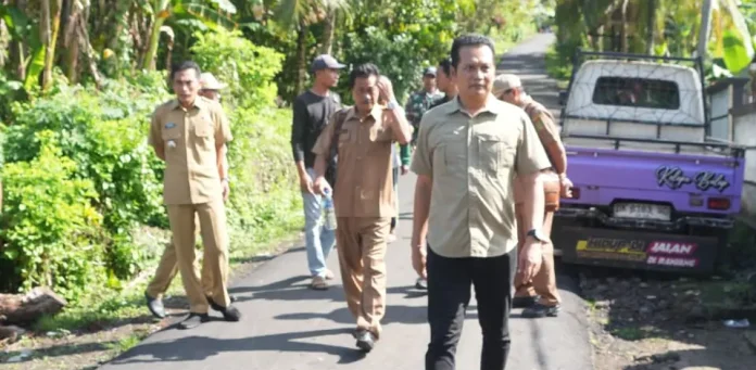 Jemput Bola ke Medewi, Bupati Kembang Pastikan Penanganan Cepat Infrastruktur dan Serap Aspirasi Warga
