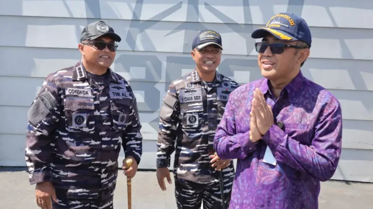 Wali Kota Jaya Negara Perkuat Sinergi Lintas Sektor, Kunjungi KRI Yos Sudarso di Pelabuhan Benoa