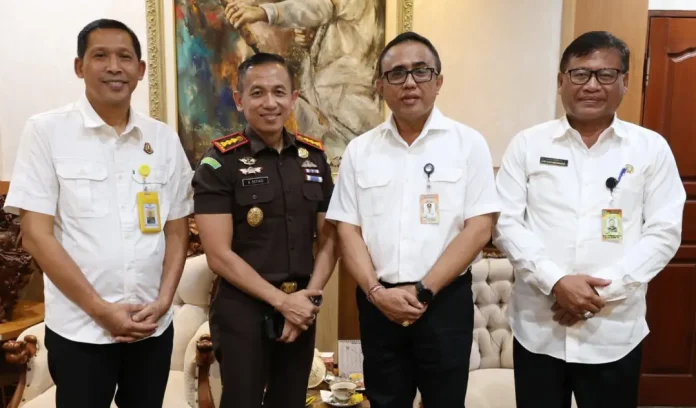 Wali Kota Denpasar, I Gusti Ngurah Jaya Negara, menerima kunjungan Kepala Kejaksaan Negeri (Kajari) Denpasar, Agus Setiadi