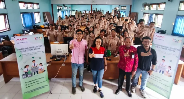 Astra Motor Bali bersama AHM mengajak siswa SMA Negeri 1 Gianyar menerapkan gaya hidup berkelanjutan melalui program “Experience Decluttering Mission”. Astra Motor Bali bersama AHM mengajak siswa SMA Negeri 1 Gianyar menerapkan gaya hidup berkelanjutan melalui program “Experience Decluttering Mission”.