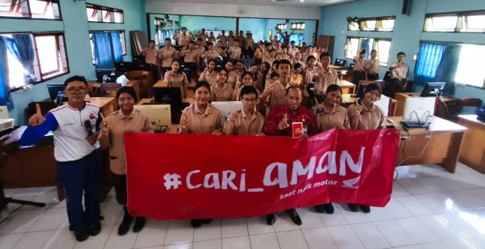 Astra Motor Bali kembali menegaskan komitmennya terhadap keselamatan berkendara dengan menggelar program edukatif bertajuk “Antisipasi Bahaya di Jalan Raya” di SMAN 1 Gianyar.